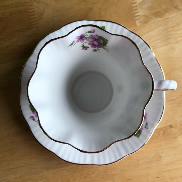 Salisbury Purple Violet Fine Bone China Scalloped Edge Teacup & Saucer Set - Picture 6 of 9